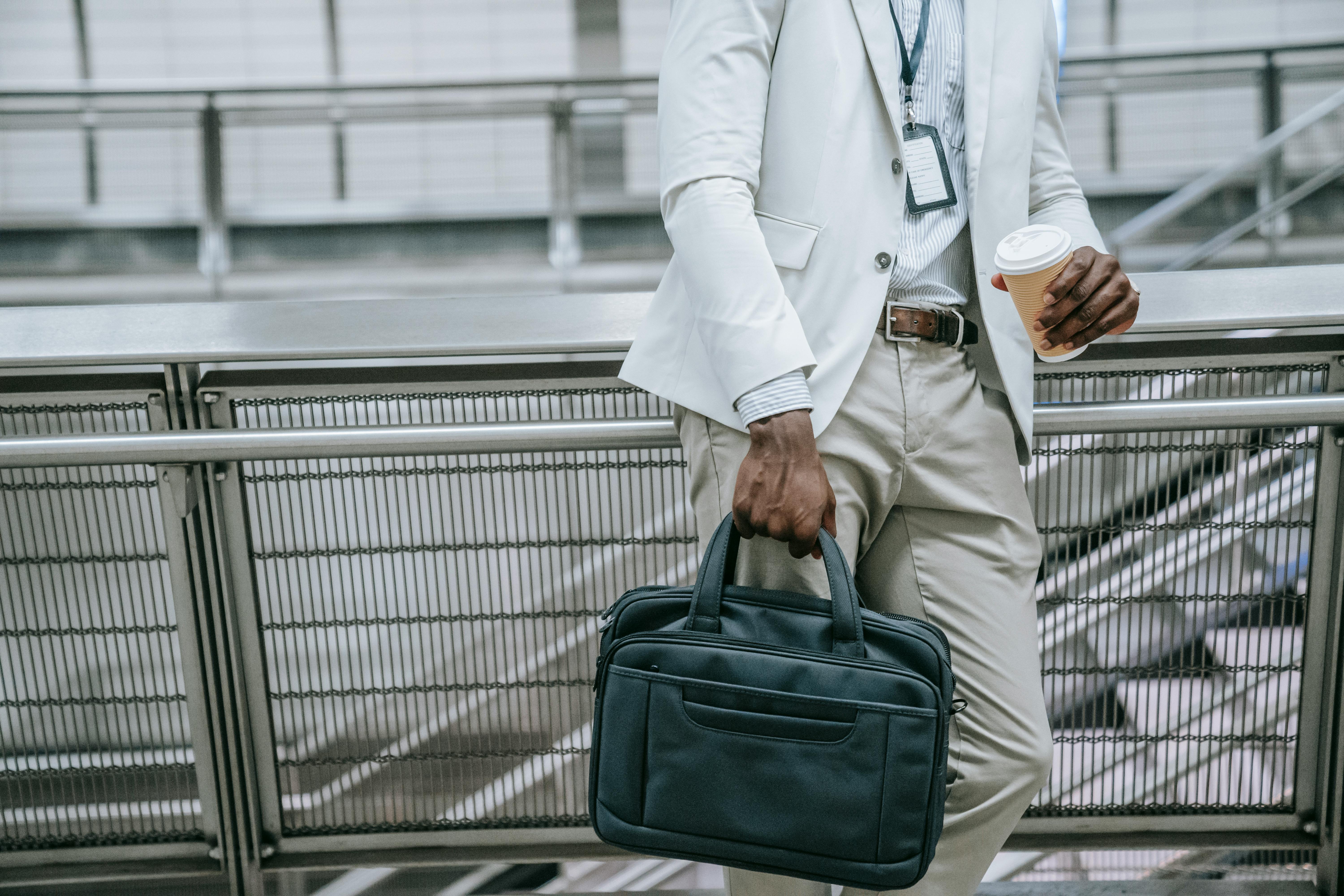 Guardrail VS Handrail: What Are The Key Differences? – SI Handrails