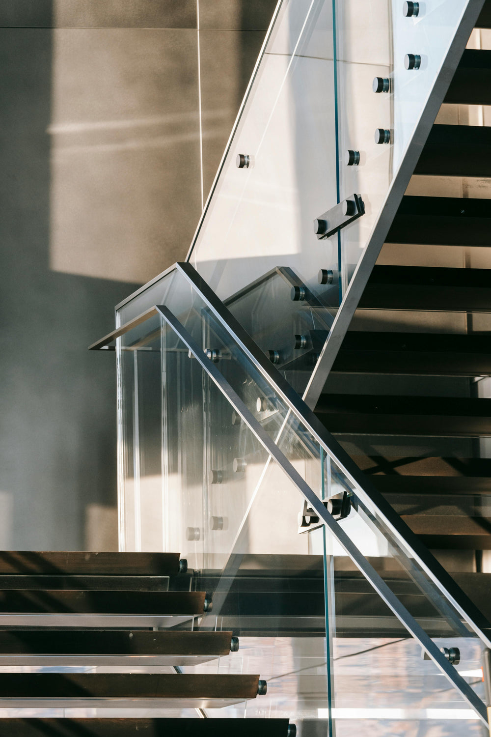 Mixing Materials for Stunning Stair Railings – SI Handrails