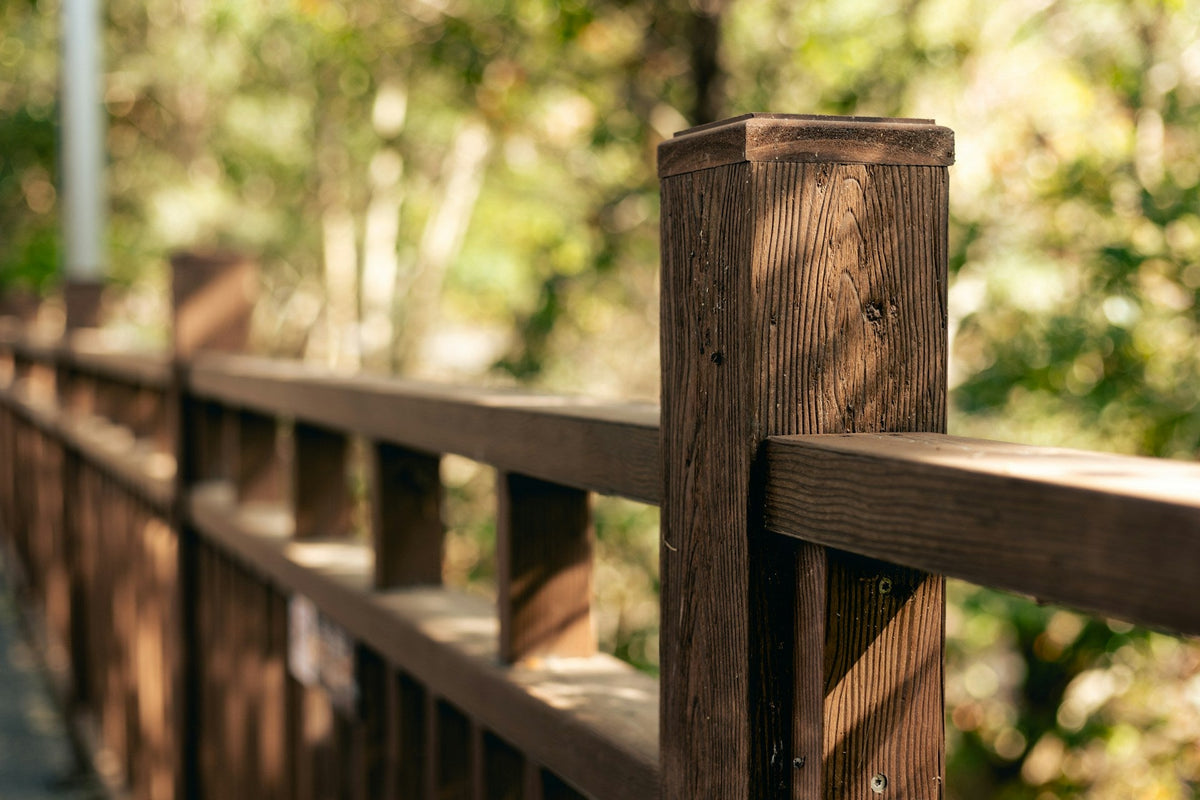 How to Build a Simple Outdoor Handrail: DIY Guide – SI Handrails