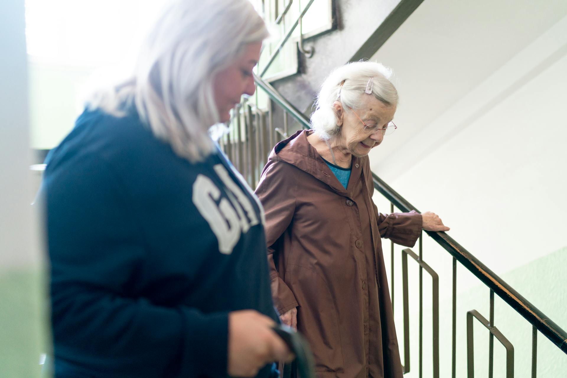 Designing Senior-Friendly Staircases with Safe Handrails – SI Handrails