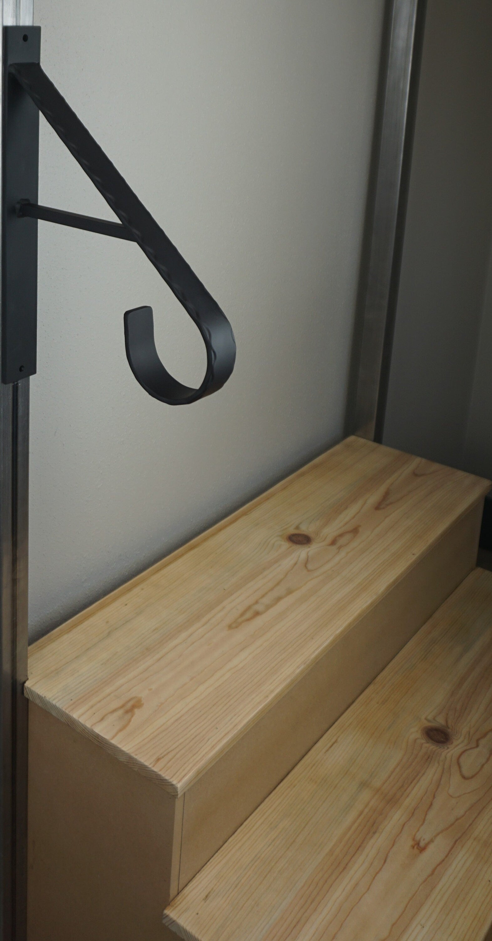 Hammered flat bar Modern Wrought Iron handrail, End Wall Mount steel h ...